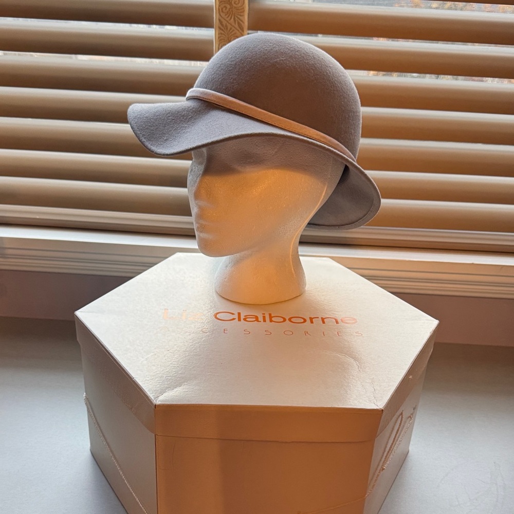 Liz Claiborne Felt Vintage 80’s Gray Hat with original box